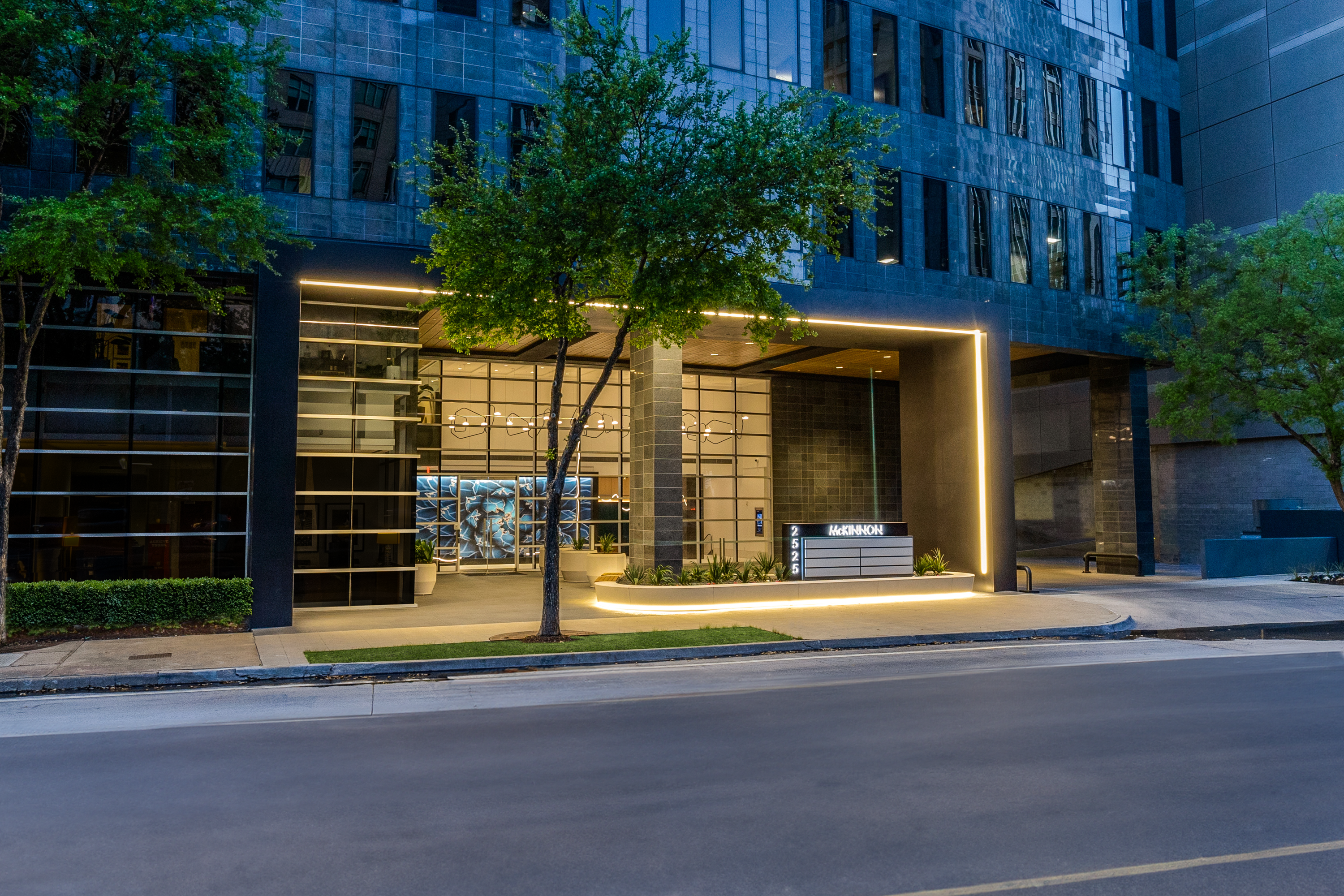 2525 McKinnon - Header 3